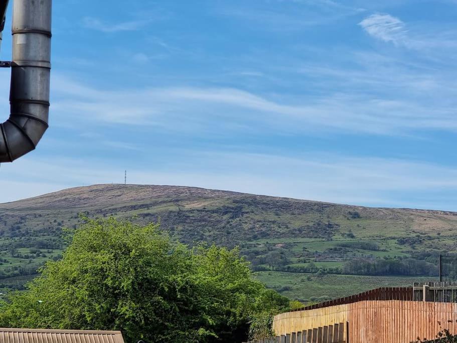 Spacious House City Skyline And Mountain Views Close Too Belfast Centre And Airports Free Parking ภายนอก รูปภาพ