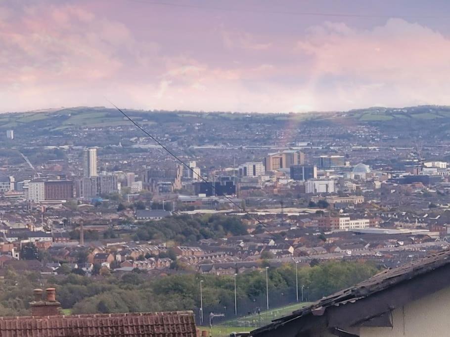 Spacious House City Skyline And Mountain Views Close Too Belfast Centre And Airports Free Parking ภายนอก รูปภาพ