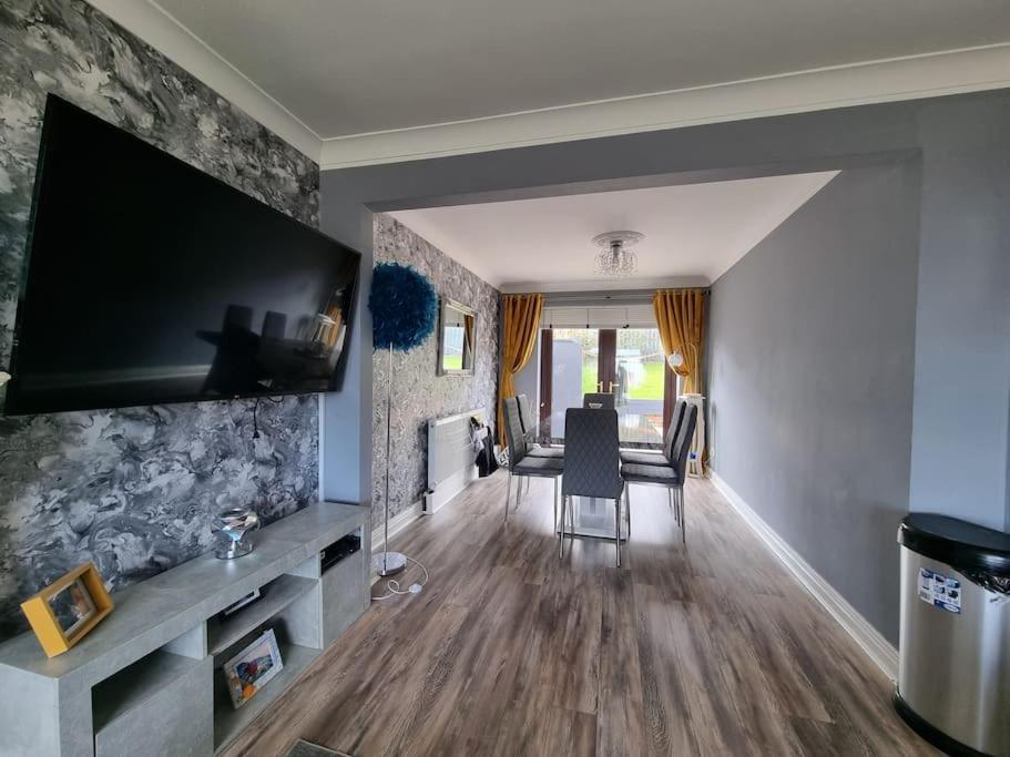 Spacious House City Skyline And Mountain Views Close Too Belfast Centre And Airports Free Parking ภายนอก รูปภาพ