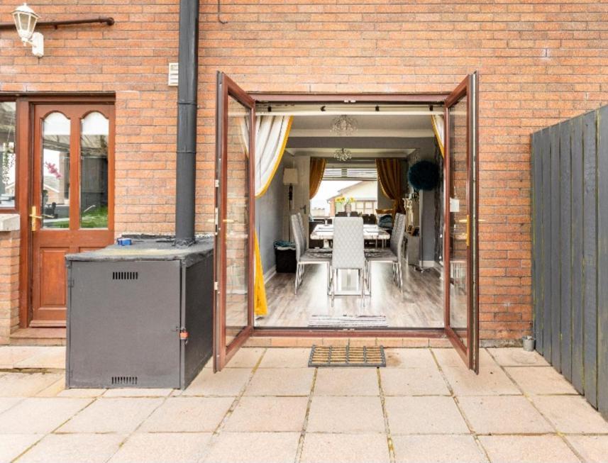 Spacious House City Skyline And Mountain Views Close Too Belfast Centre And Airports Free Parking ภายนอก รูปภาพ
